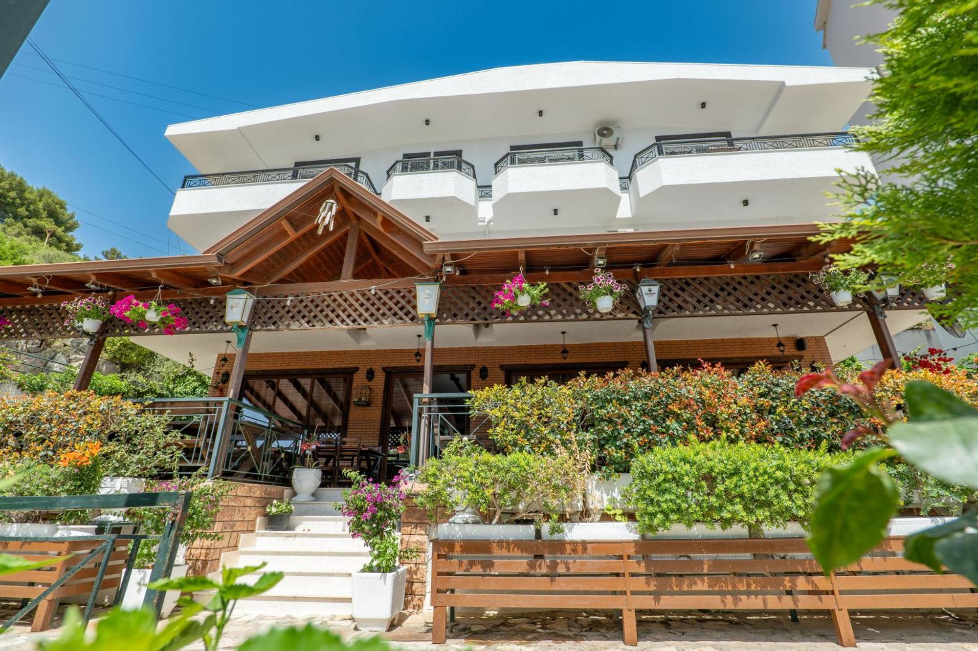 Sunkised Hotel Sarande Exterior photo