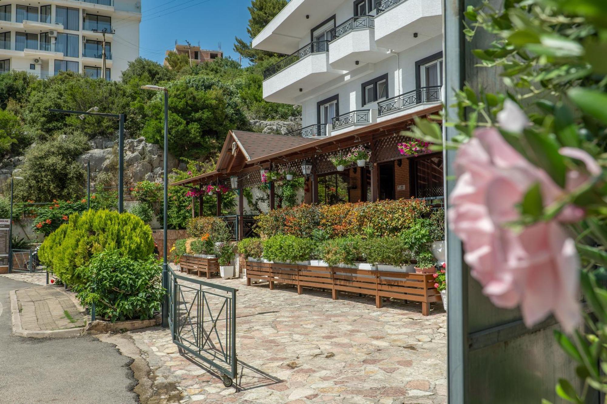 Sunkised Hotel Sarande Exterior photo