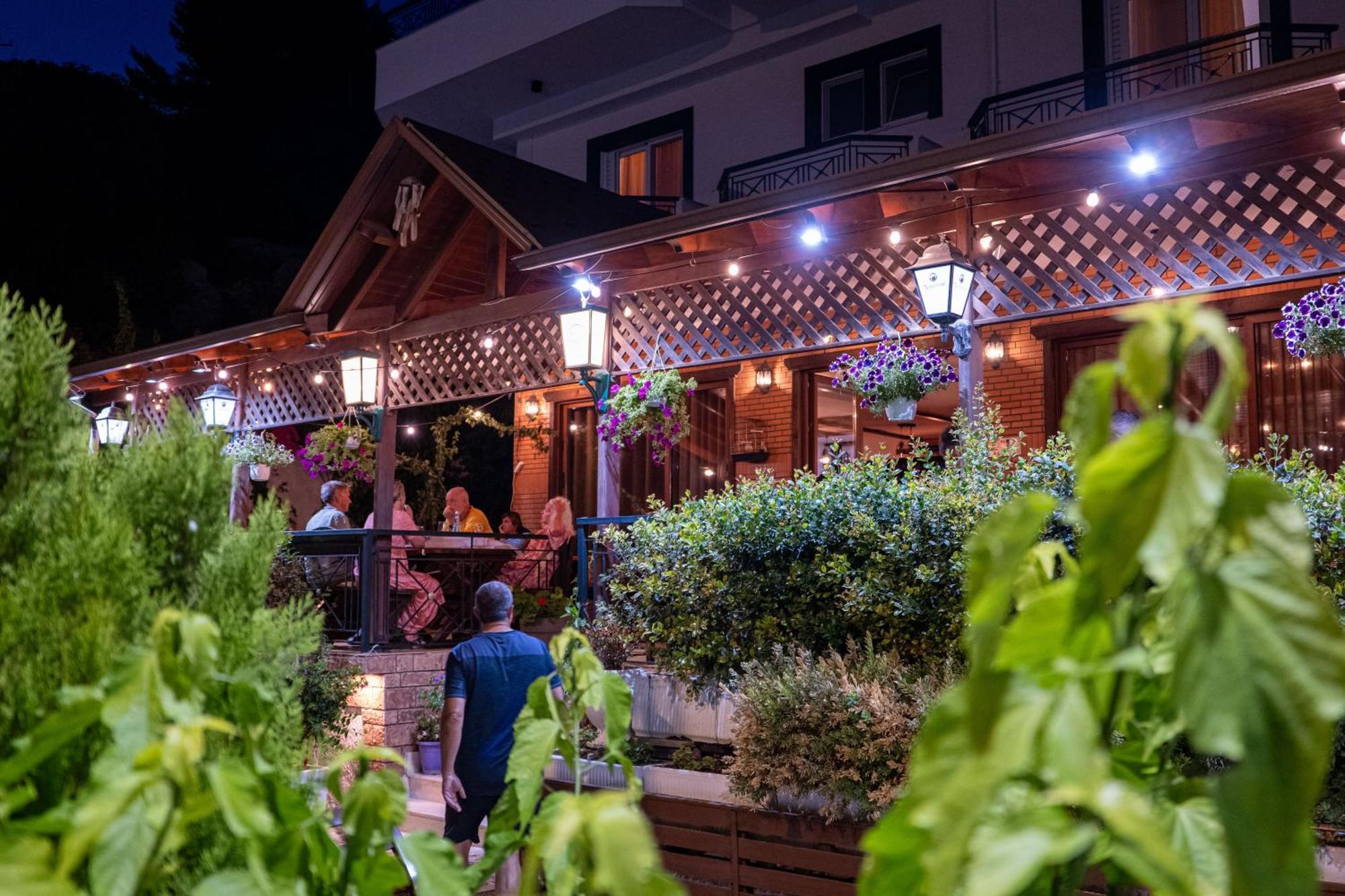 Sunkised Hotel Sarande Exterior photo